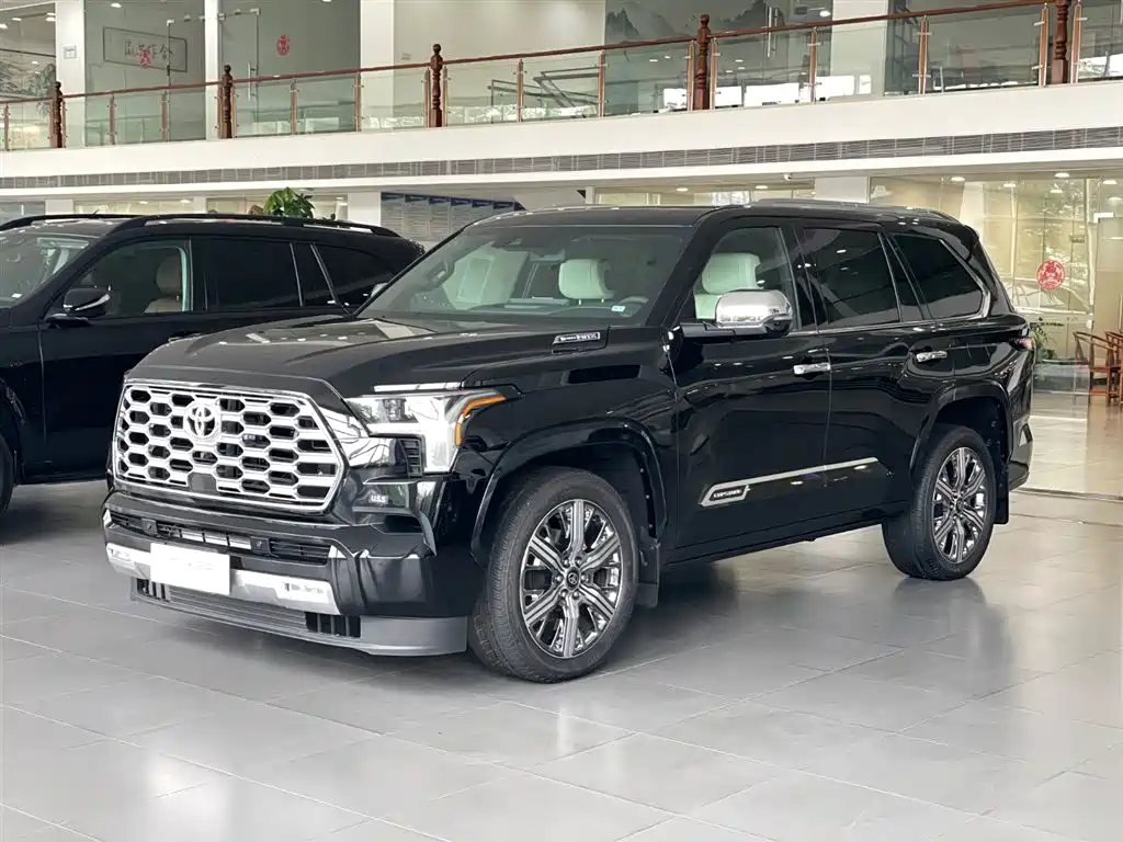 Toyota Sequoia — фото 1