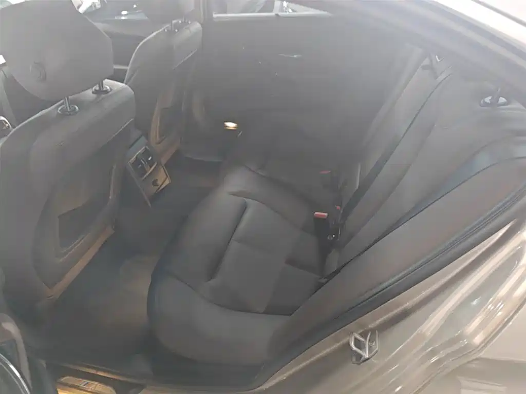BMW 3 Series 2018 — фото 17