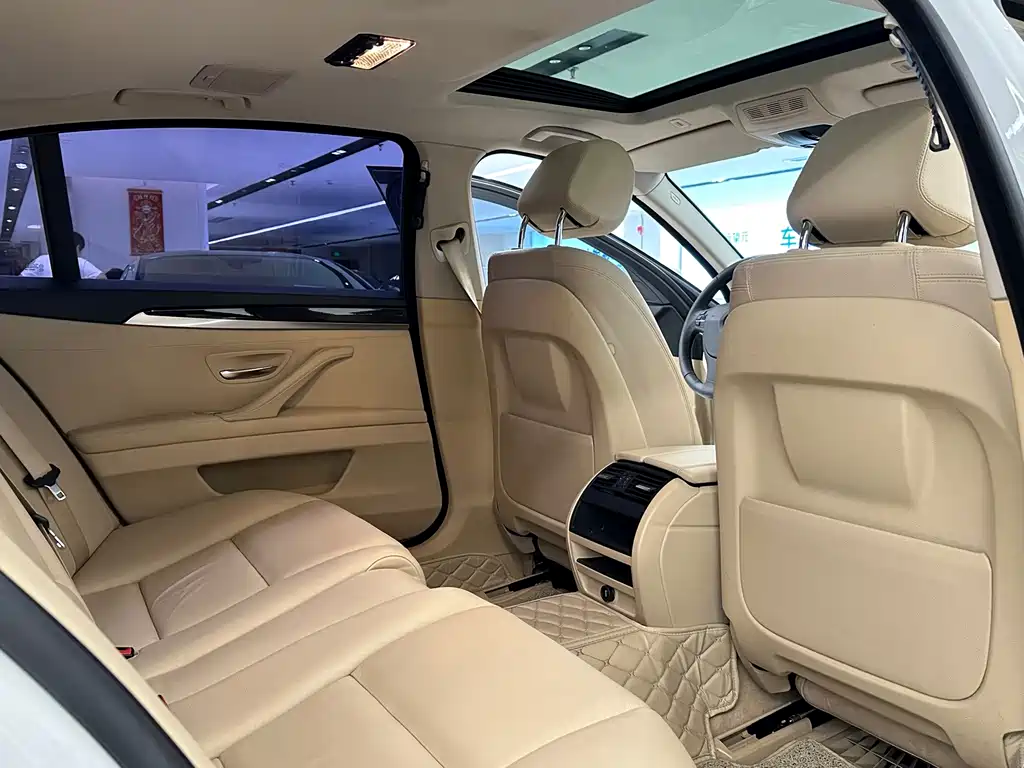 BMW 5 Series 2015 — фото 14