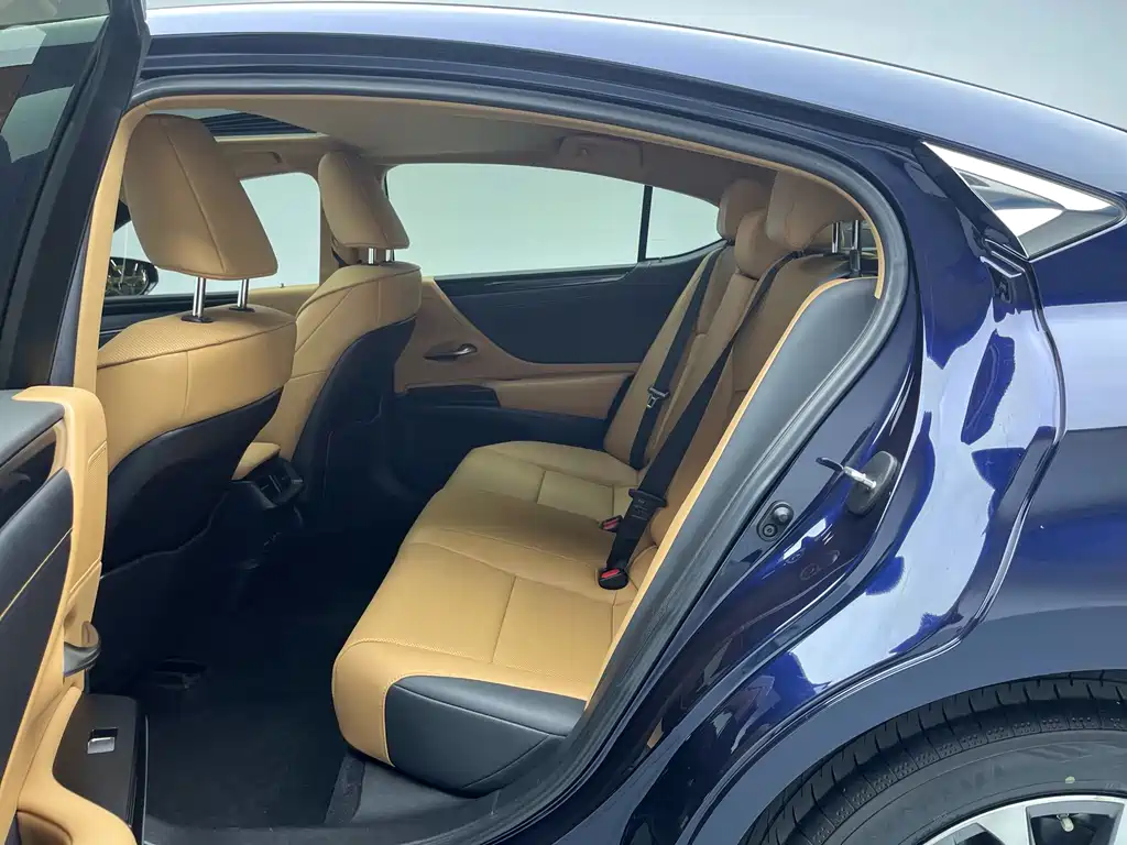 Lexus ES 2023 — фото 10