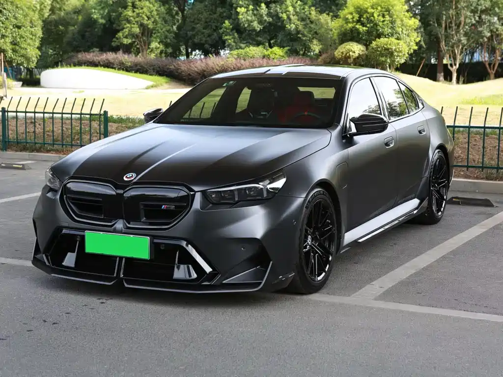 BMW M5 New Energy 2025 — фото 1