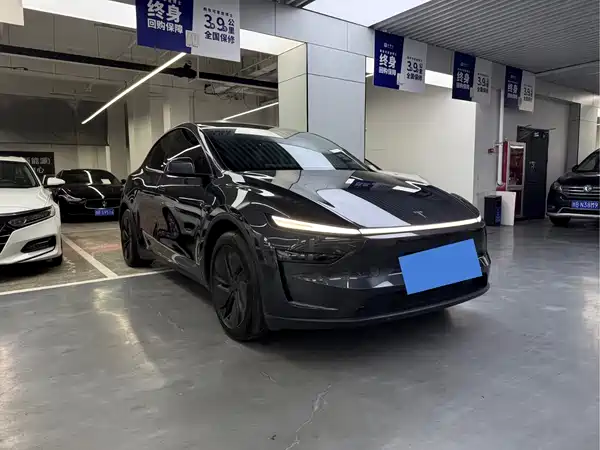 Tesla Model Y 2025