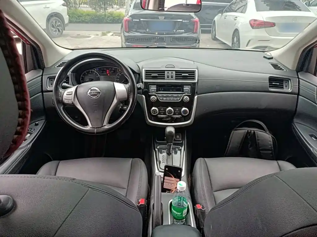 Nissan Tiida 2017 — фото 10
