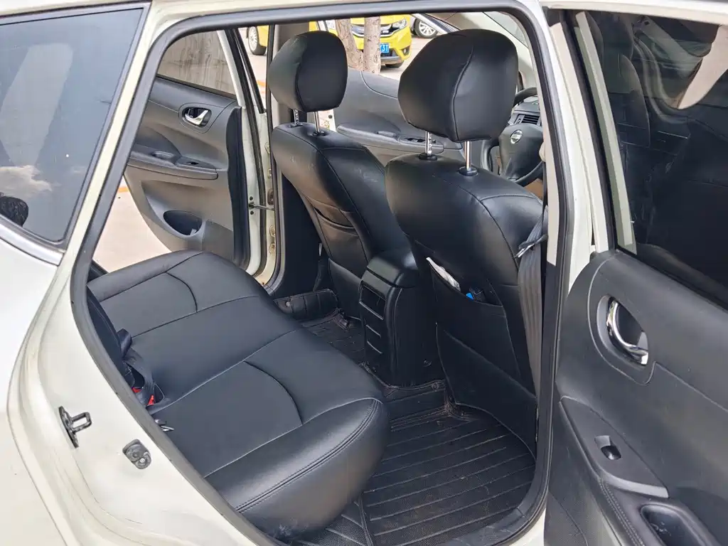 Nissan Tiida 2015