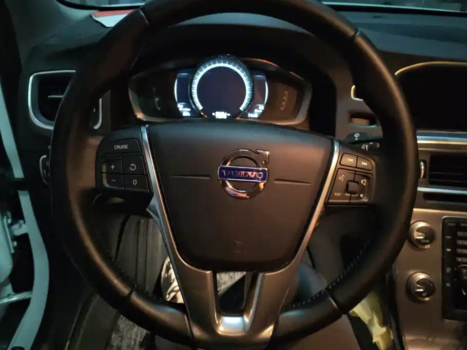 Volvo S60 2016 — фото 15