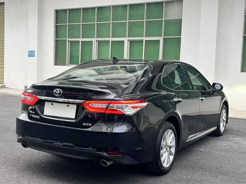 Toyota Camry 2023 — фото 19