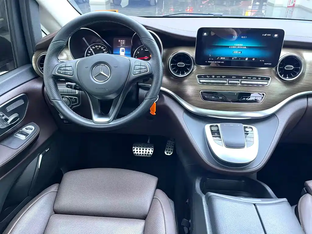 Mercedes-Benz V-Class 2023 — фото 14