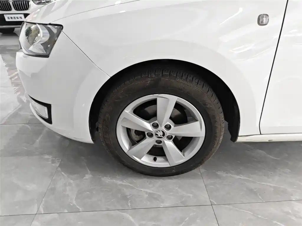 Skoda Rapid Spaceback 2016 — фото 23