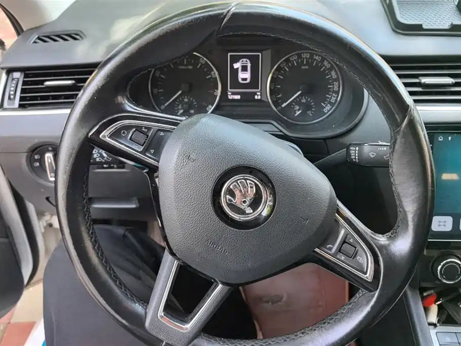 Skoda Octavia 2016 — фото 15