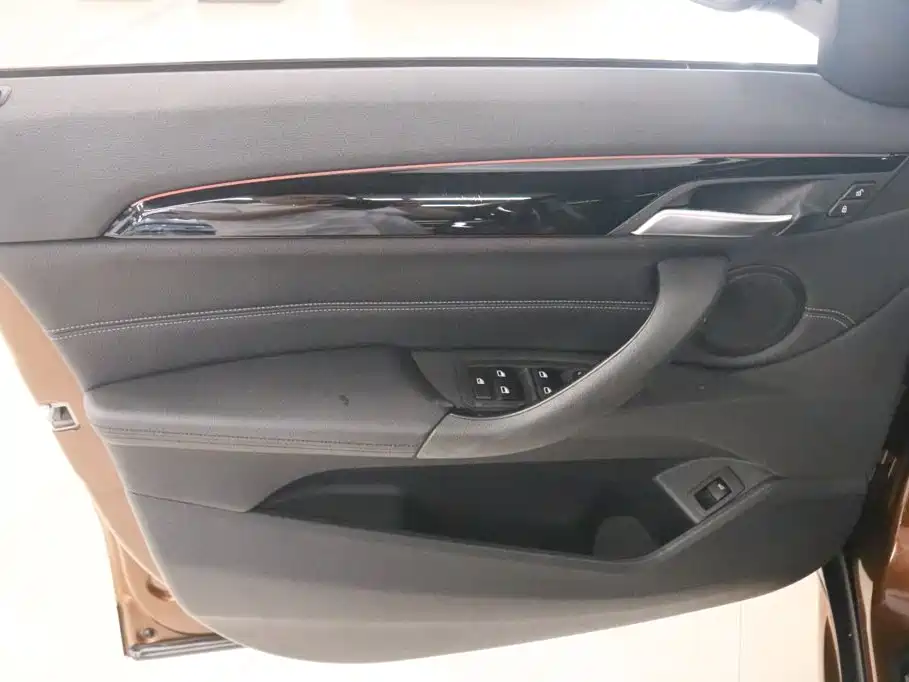 BMW X1 2016 — фото 11