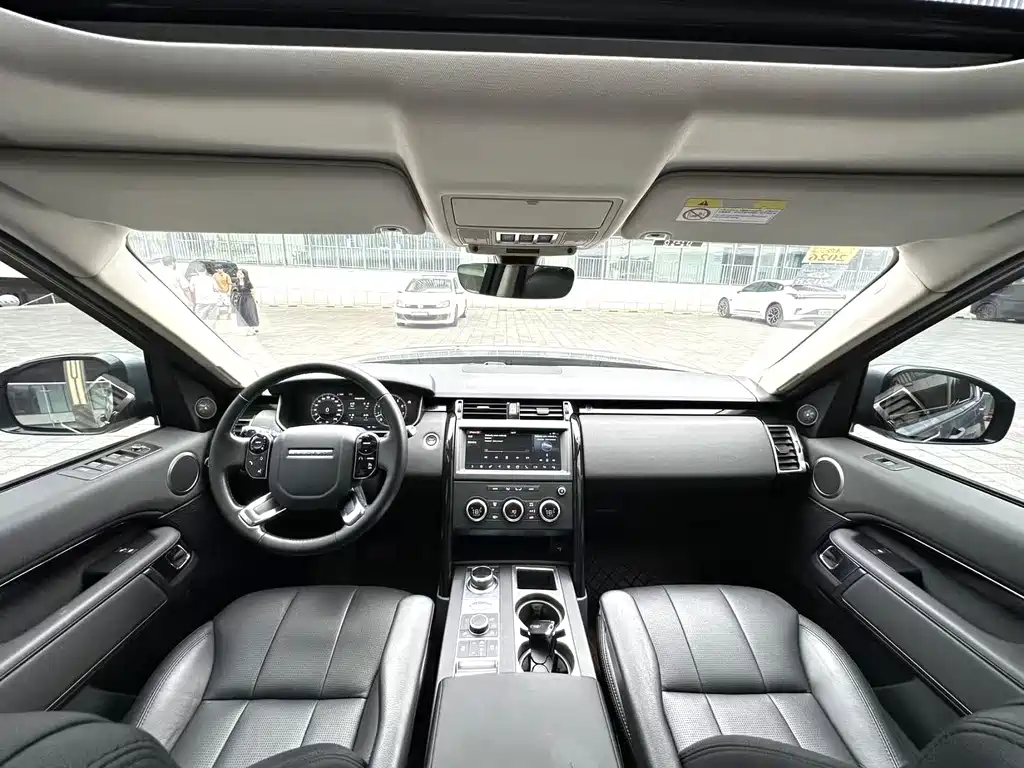Land Rover Discovery 2019 — фото 12