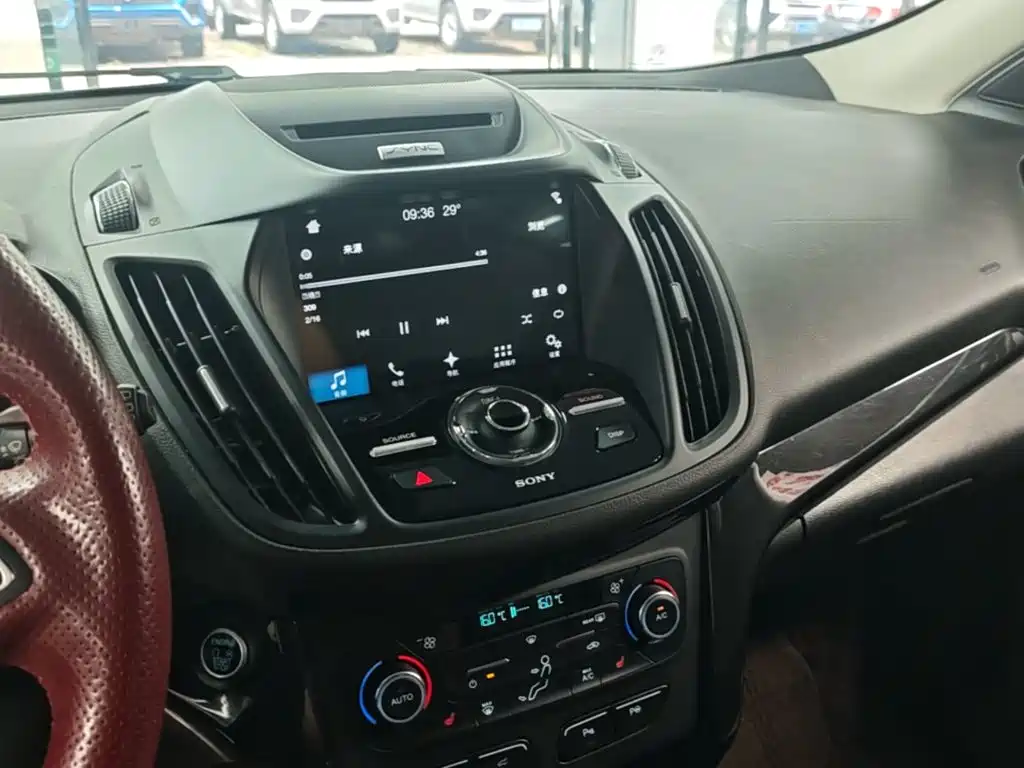 Ford Kuga 2017 — фото 13