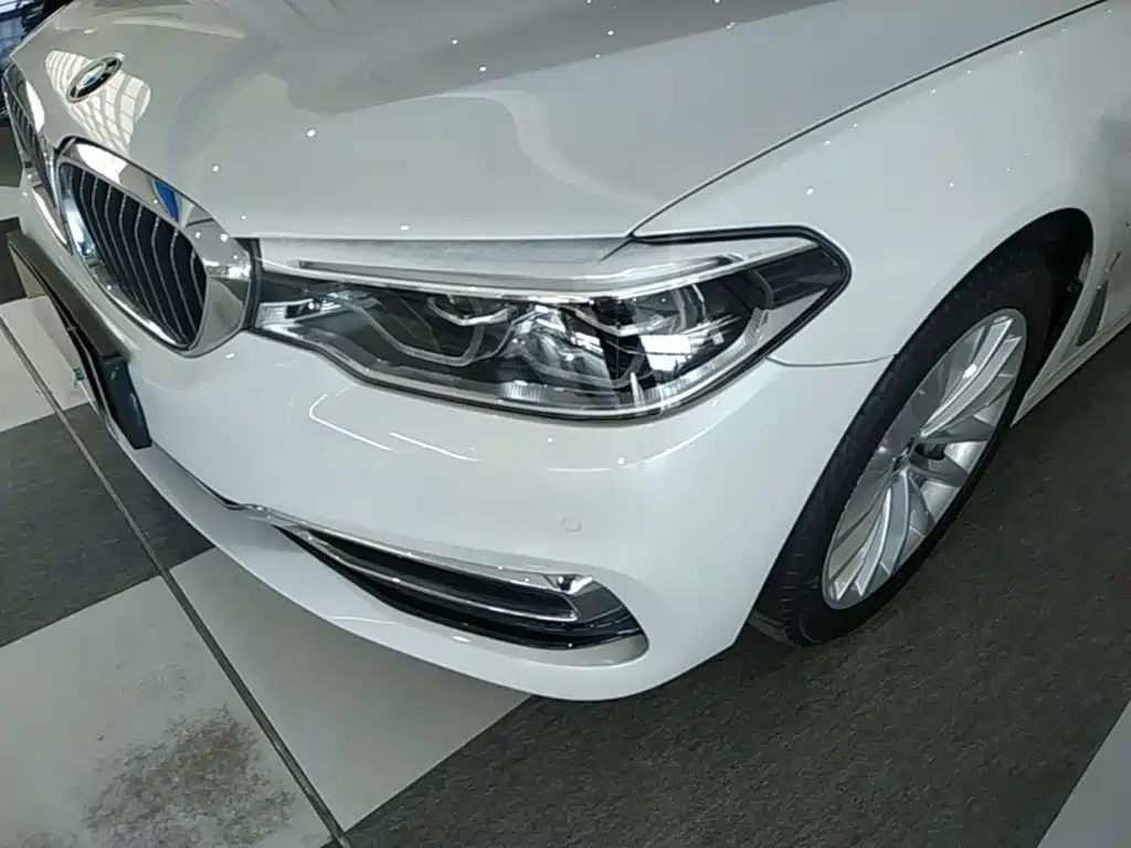 BMW 5 Series New Energy 2019 — фото 24