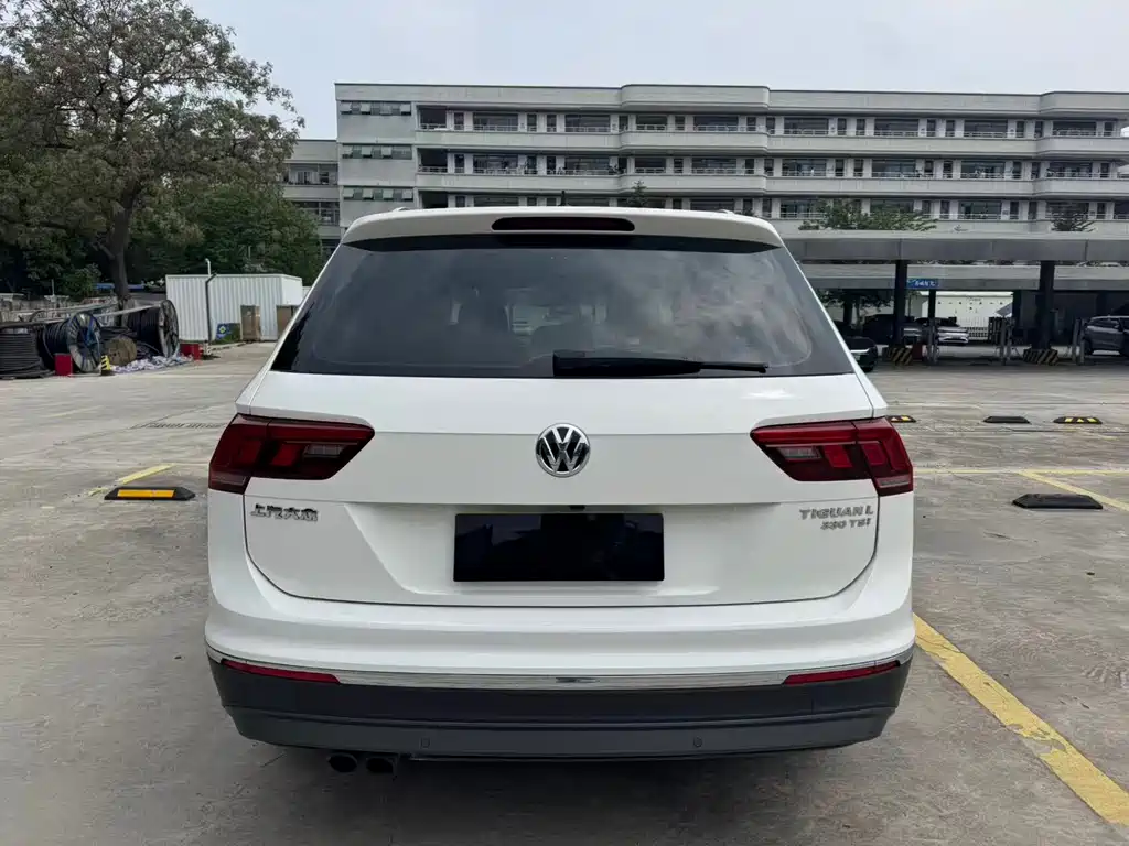 Volkswagen Tiguan L 2017 — фото 12