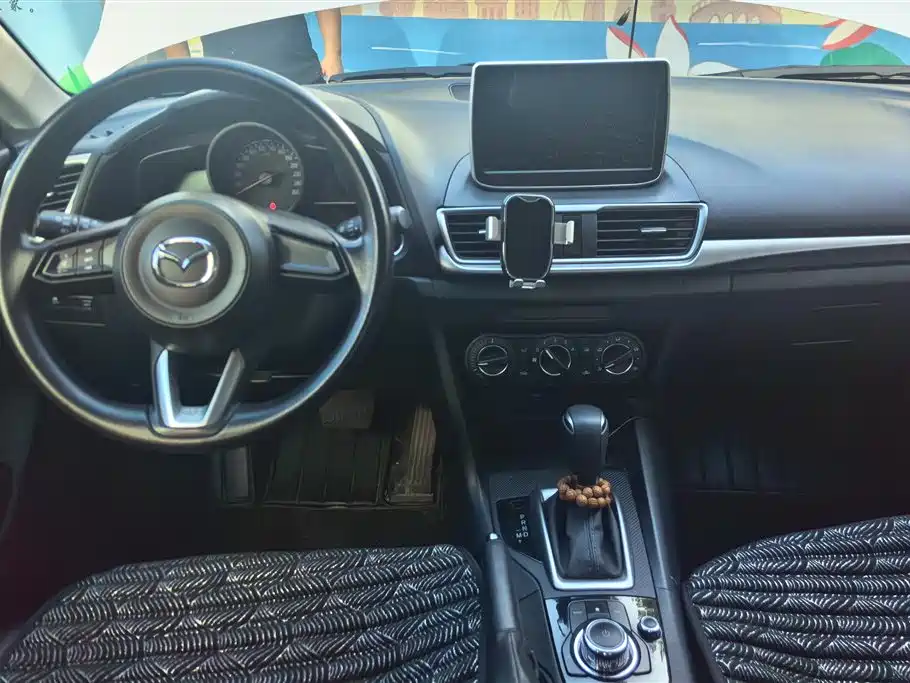 Mazda 3 Axela 2018 — фото 12