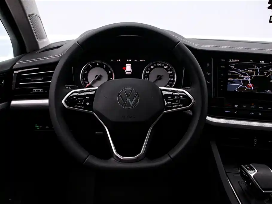 Volkswagen Touareg 2023 — фото 7