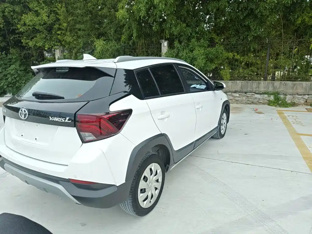 Toyota Yaris L 2021