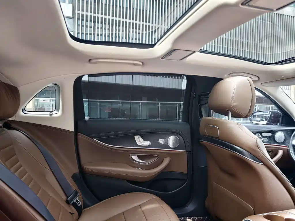 Mercedes-Benz E-Class 2019 — фото 16