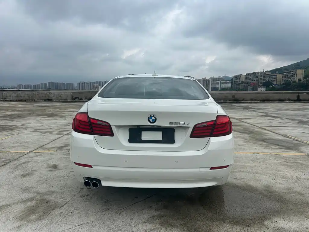 BMW 5 Series 2011