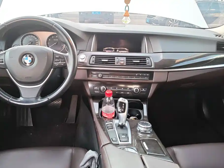 BMW 5 Series 2016 — фото 12