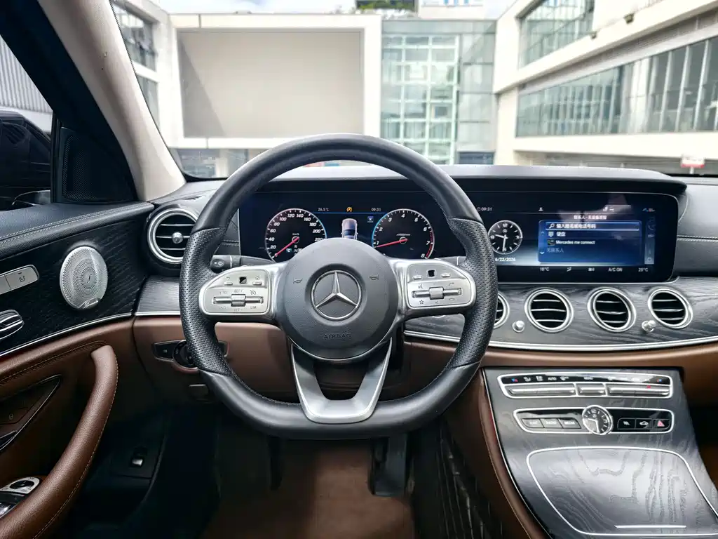 Mercedes-Benz E-Class 2019 — фото 15