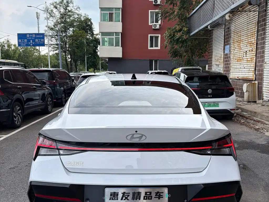 Hyundai Elantra 2023