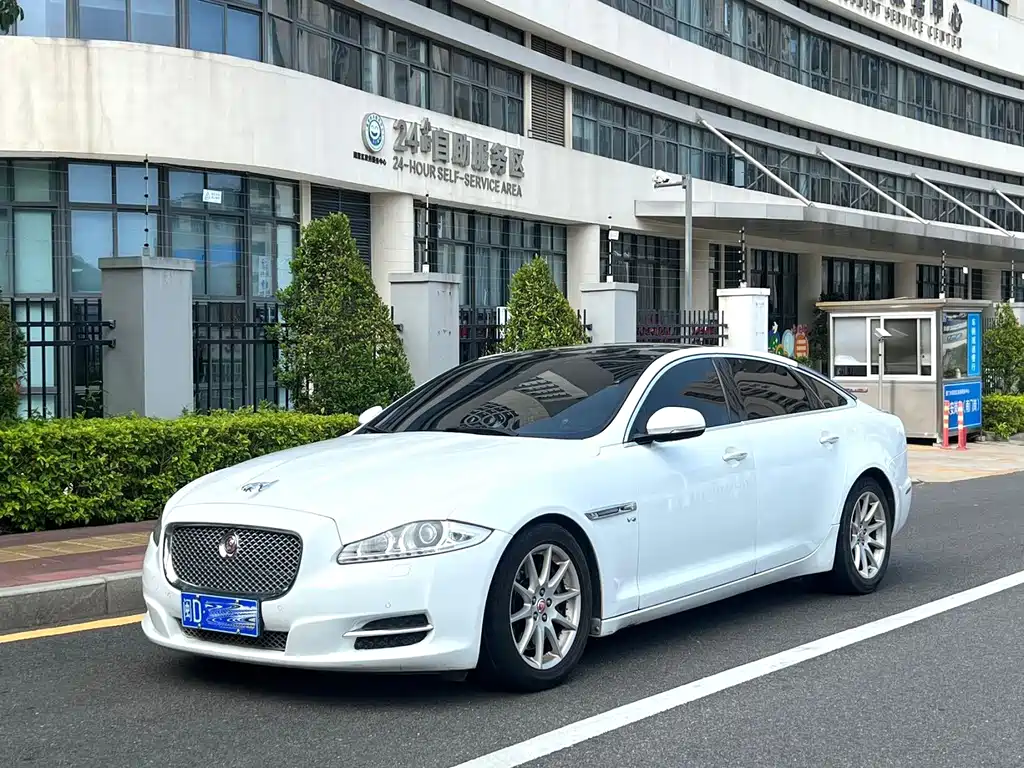 Jaguar XJ 2014 — фото 1