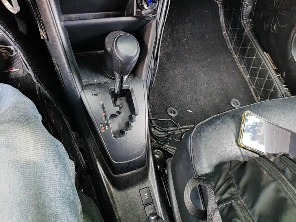 Toyota Yaris L 2020 — фото 14