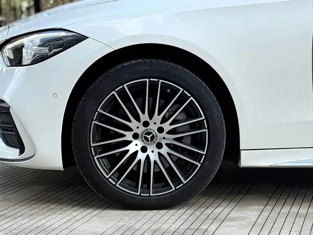 Mercedes-Benz C-Class 2025 — фото 12