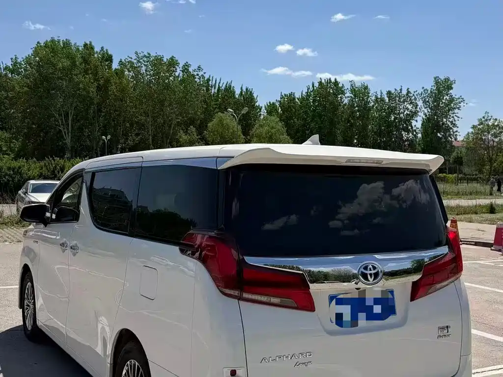 Toyota Alphard 2022 — фото 6