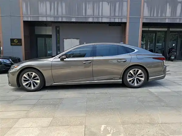 Lexus LS 2020