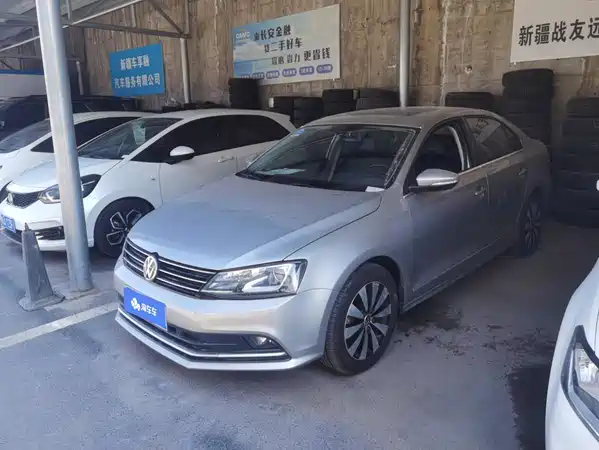 Volkswagen Sagitar 2015
