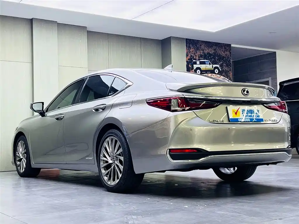 Lexus ES 2019 — фото 6