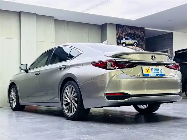 Lexus ES 2019