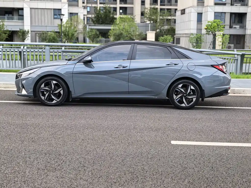 Hyundai Elantra 2022