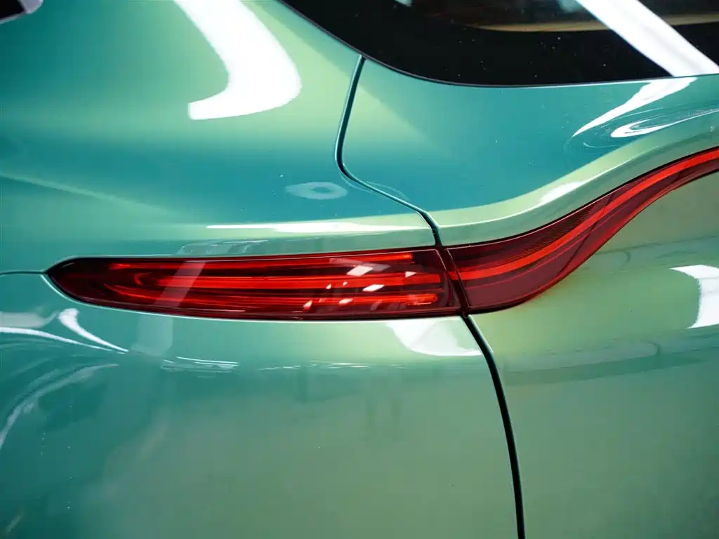 Aston Martin DBX 2023