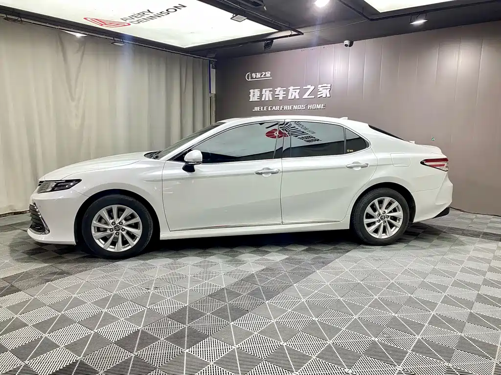Toyota Camry 2021 — фото 4