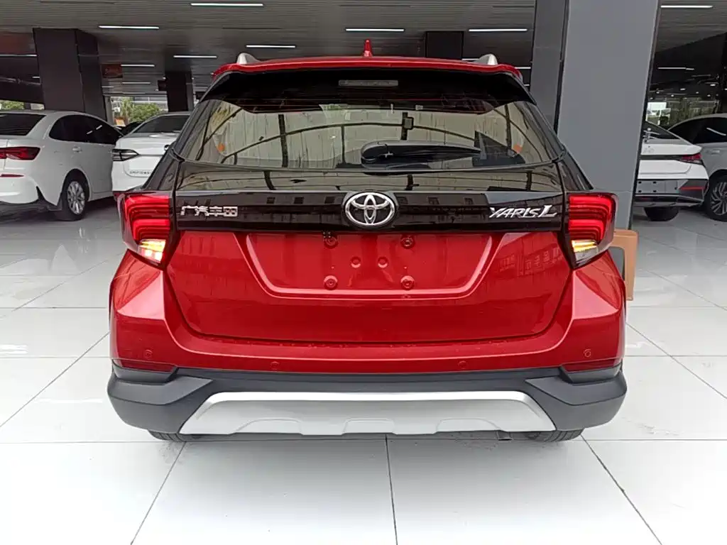 Toyota Yaris L 2022 — фото 6