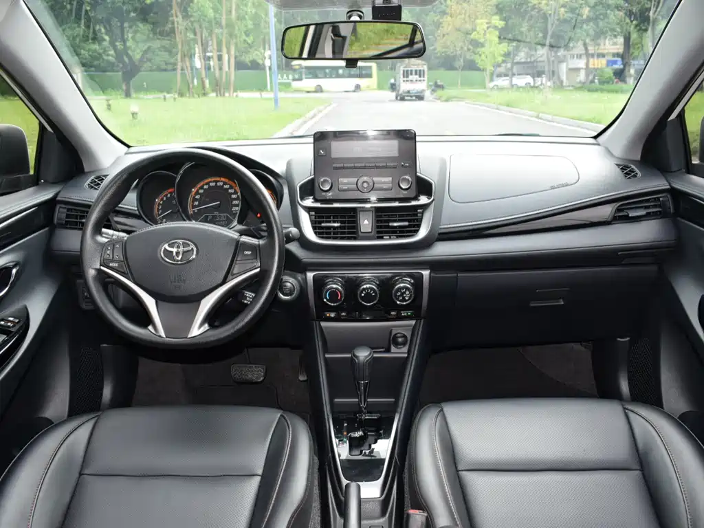 Toyota Yaris L 2023 — фото 15