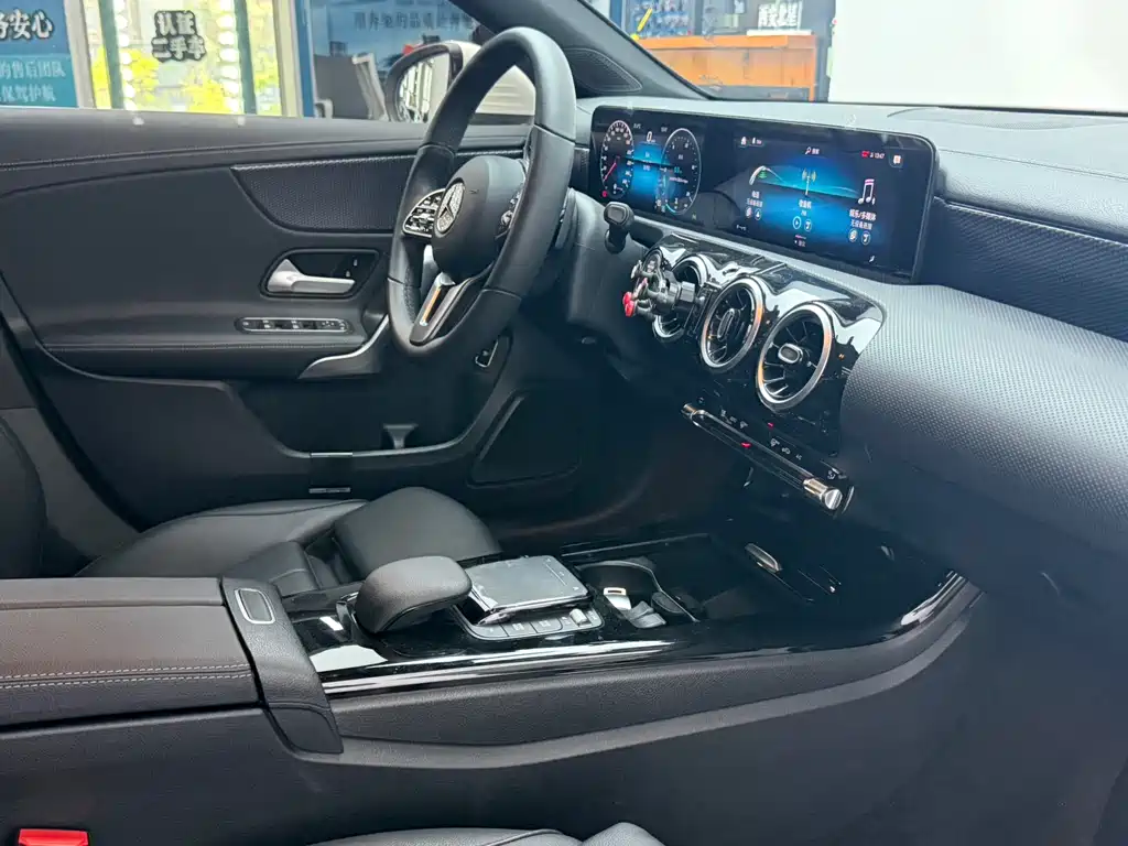 Mercedes-Benz A-Class 2021 — фото 12