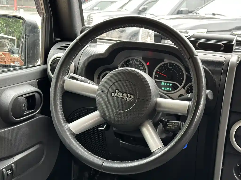 Jeep Wrangler 2010 — фото 14