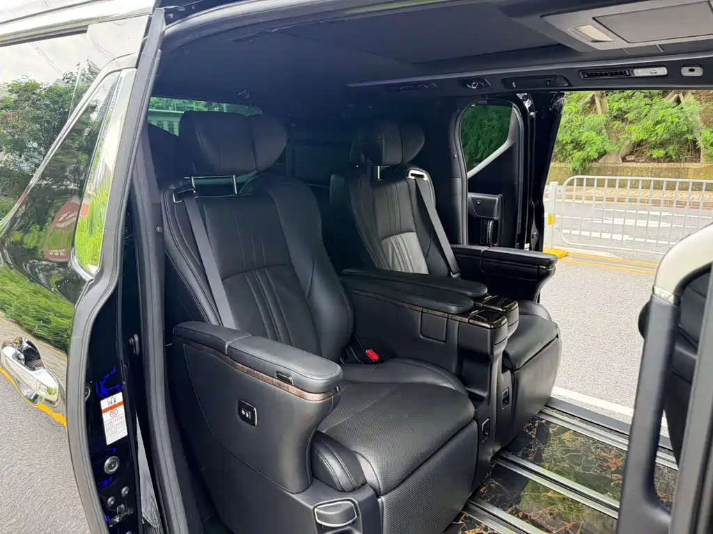 Toyota Vellfire 2021 — фото 11