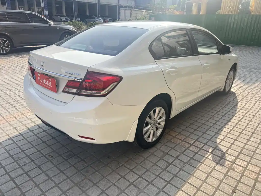 Honda Civic 2015 — фото 21
