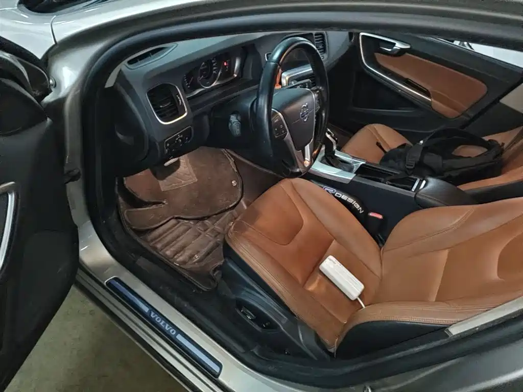Volvo S60 2015 — фото 16