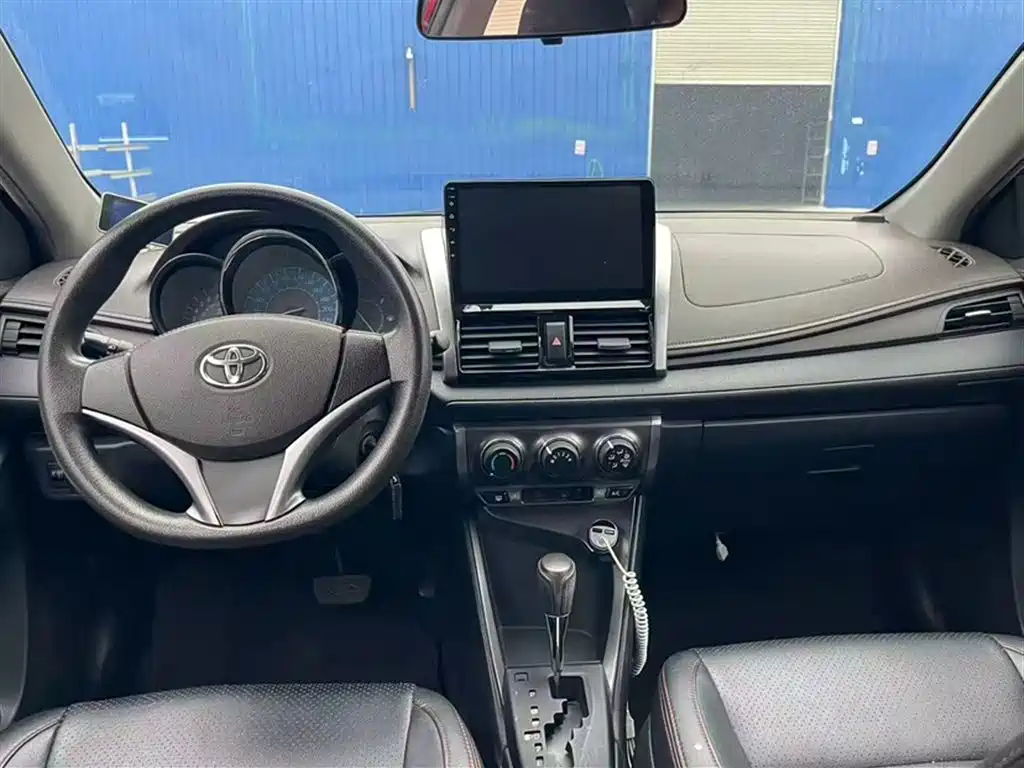 Toyota Yaris L 2015 — фото 8