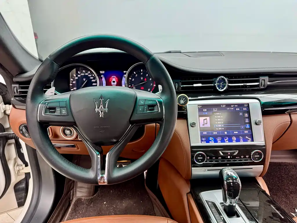 Maserati Quattroporte 2015 — фото 17