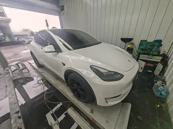 Tesla Model Y 2024