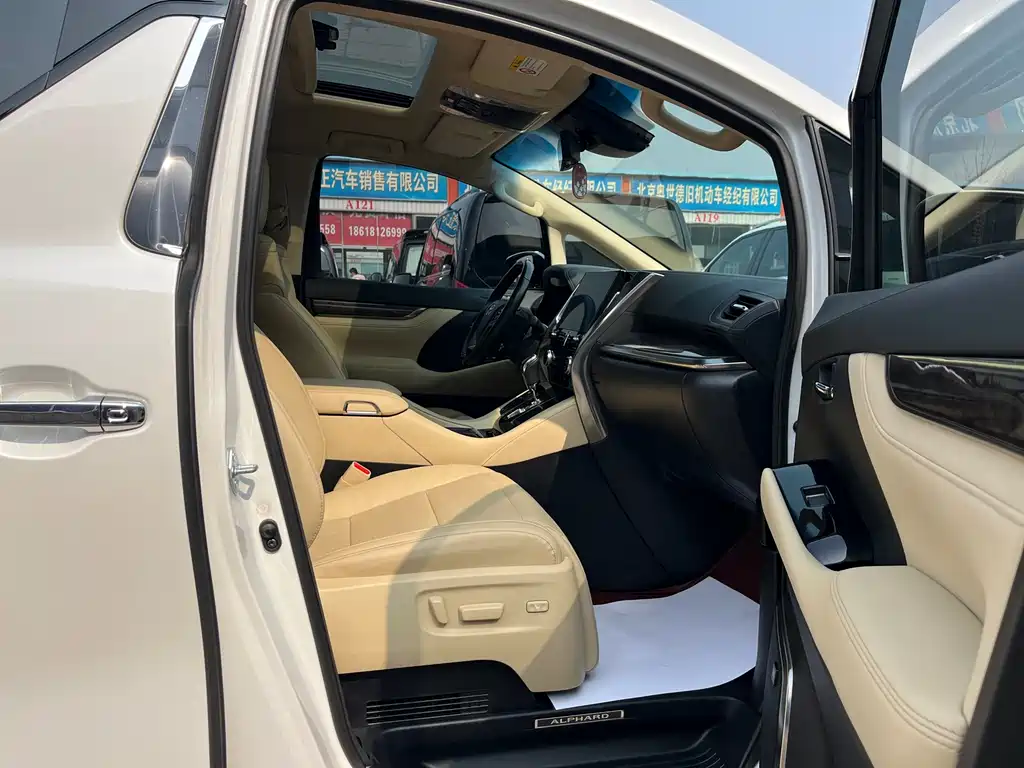 Toyota Alphard 2022 — фото 25