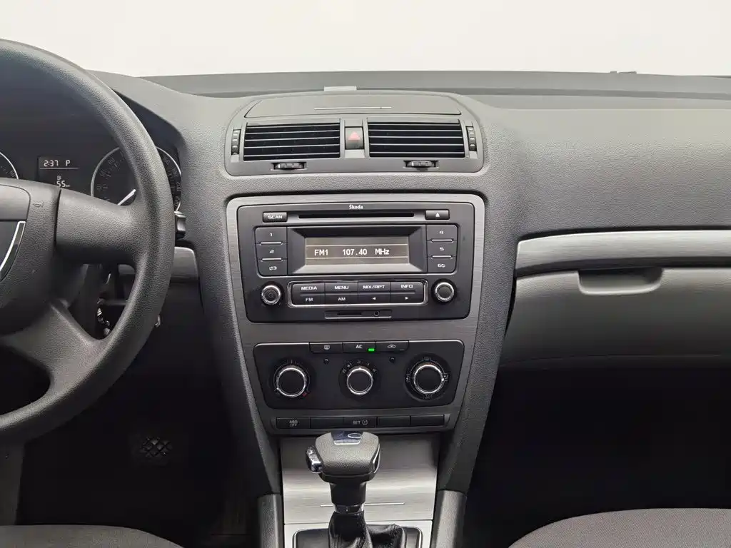 Skoda Octavia 2013 — фото 12