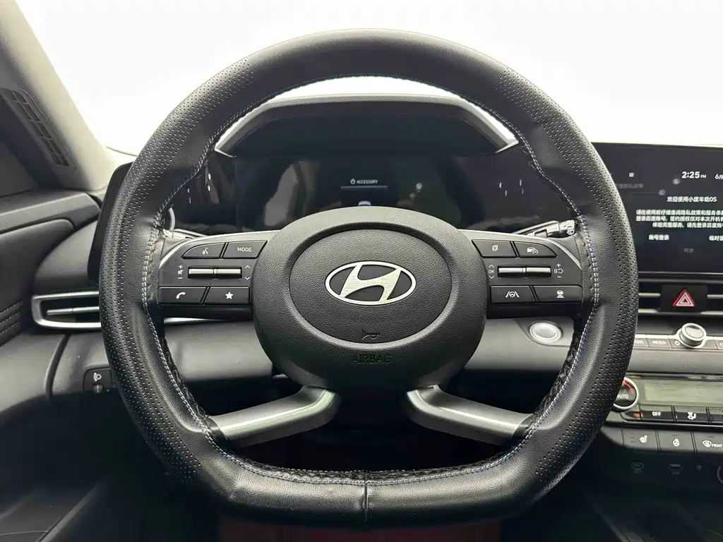 Hyundai Elantra 2023 — фото 18